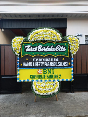 Papan Bunga Duka di Singgahan