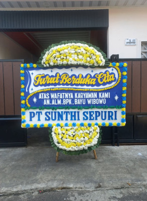Papan Bunga Duka di Singgahan