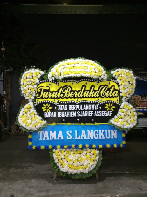 Papan Bunga Duka di Singgahan